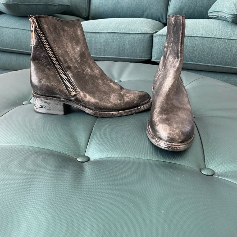 FRYE BRAND NEW FANCY SIDE ZIP BLACK/SILVER BOOT 7.5